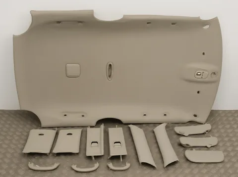 Cielo del coche y paneles interiores retapizados en color beige