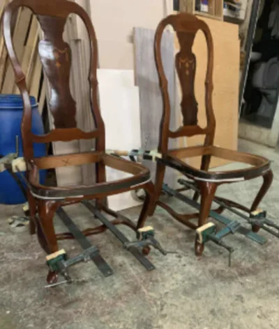 Sillas de comedor restauradas y encoladas, listas para entregar